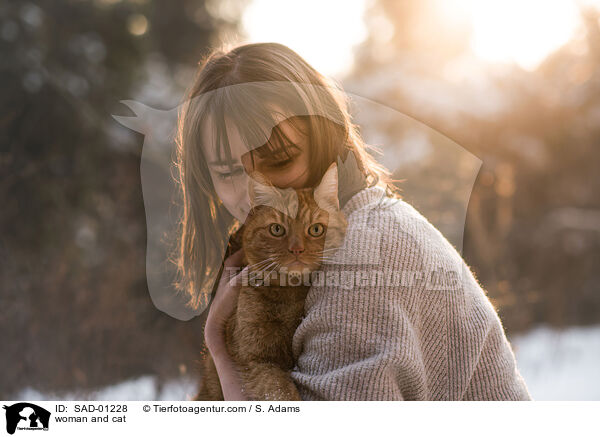 woman and cat / SAD-01228