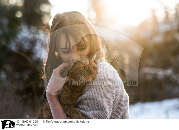 woman and cat / SAD-01229