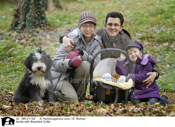 Familie mit Bearded Collie / family with Bearded Collie / RR-31158