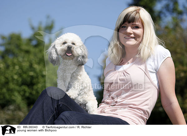 young woman with Bichpoo / RR-36040