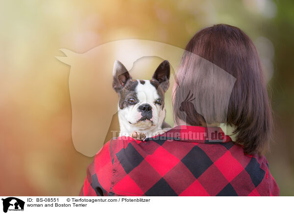 Frau und Boston Terrier / woman and Boston Terrier / BS-08551