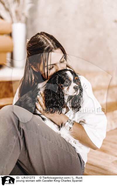 young woman with Cavalier King Charles Spaniel / LR-01273