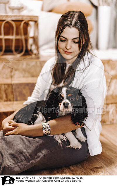 young woman with Cavalier King Charles Spaniel / LR-01278