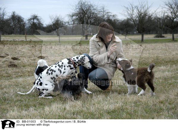young woman with dogs / BB-01003