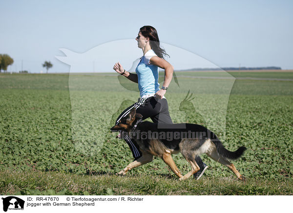 Joggerin mit Deutschem Schferhund / jogger with German Shepherd / RR-47670