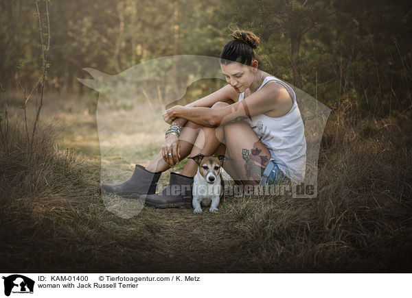 Frau mit Jack Russell Terrier / woman with Jack Russell Terrier / KAM-01400