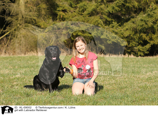 Mdchen mit Labrador Retriever / girl with Labrador Retriever / KL-09002