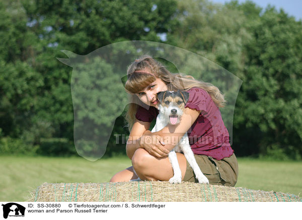 Frau und Parson Russell Terrier / woman and Parson Russell Terrier / SS-30880
