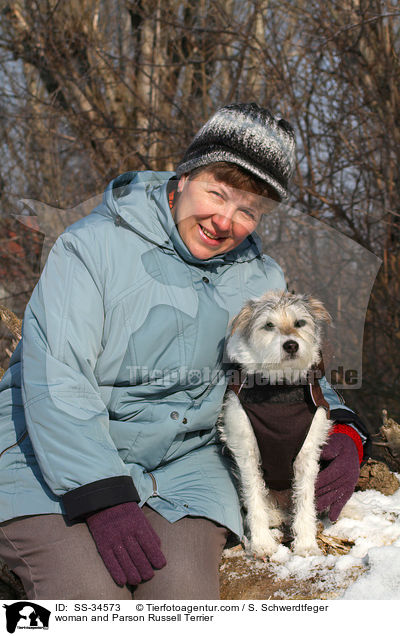 Frau und Parson Russell Terrier / woman and Parson Russell Terrier / SS-34573