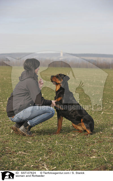 Frau und Rottweiler / woman and Rottweiler / SST-07624