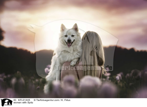 Frau mit Spitz / woman with Spitz / KFI-01445