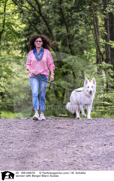 Frau mit Weiem Schferhund / woman with Berger Blanc Suisse / WS-08878