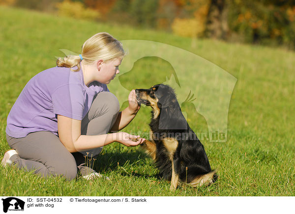 Mdchen mit Hund / girl with dog / SST-04532