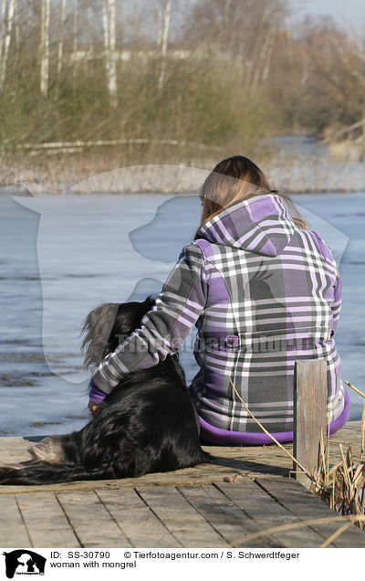 Frau mit Border-Collie-Mix / woman with mongrel / SS-30790