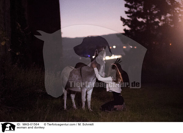 woman and donkey / MAS-01564