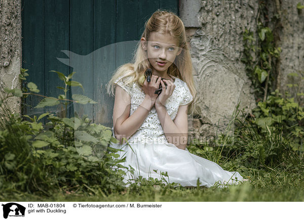 girl with Duckling / MAB-01804