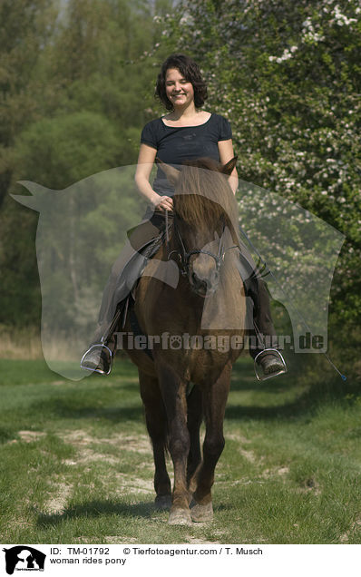 Frau reitet Aegidienberger / woman rides pony / TM-01792