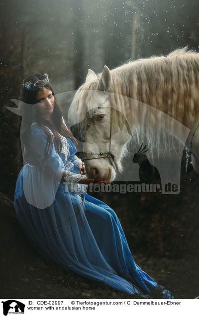 woman with andalusian horse / CDE-02997
