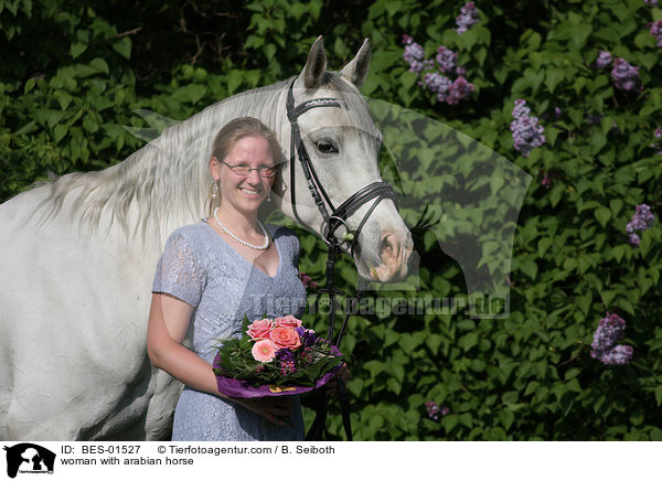 woman with arabian horse / BES-01527