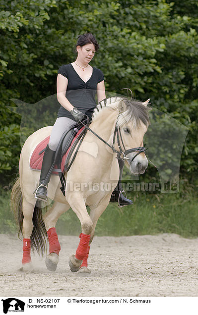 Reiterin / horsewoman / NS-02107