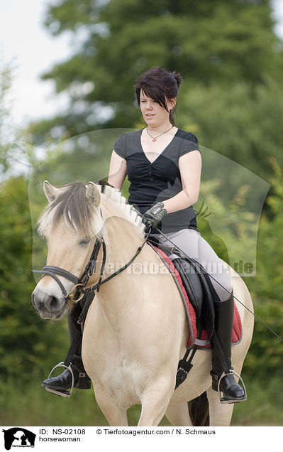 Reiterin / horsewoman / NS-02108