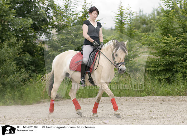 Reiterin / horsewoman / NS-02109