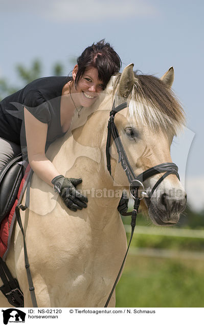 Reiterin / horsewoman / NS-02120