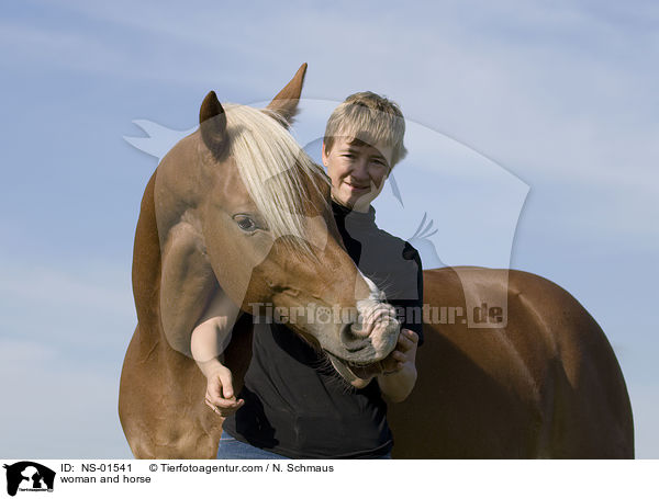 woman and horse / NS-01541