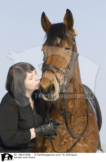 woman and horse / NS-01848