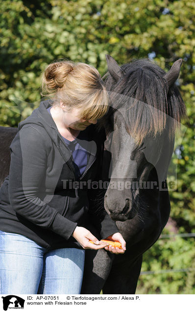 woman with Friesian horse / AP-07051