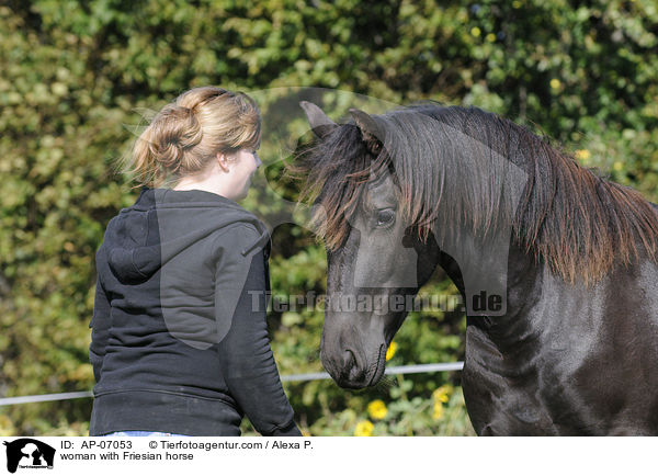 woman with Friesian horse / AP-07053