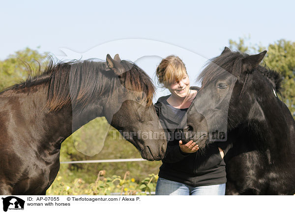 woman with horses / AP-07055