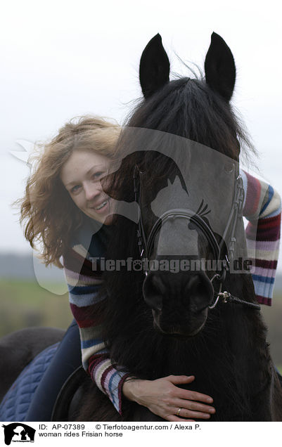 woman rides Frisian horse / AP-07389