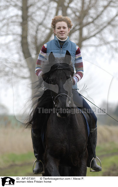 woman rides Frisian horse / AP-07391