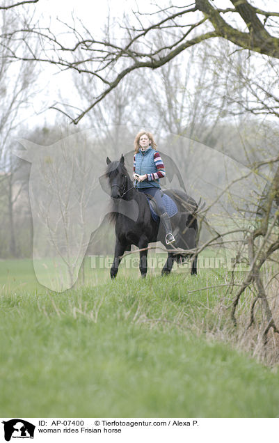 woman rides Frisian horse / AP-07400