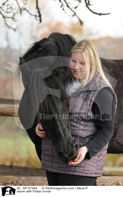 womn with Frisian horse / AP-07492