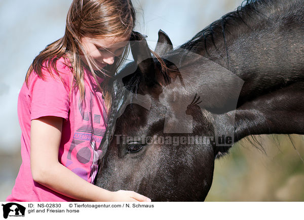 girl and Friesian horse / NS-02830