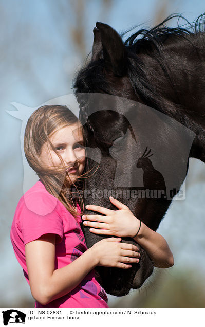 girl and Friesian horse / NS-02831