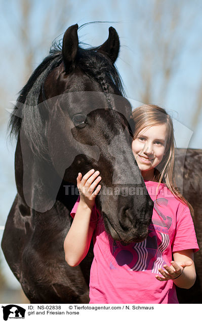 girl and Friesian horse / NS-02838