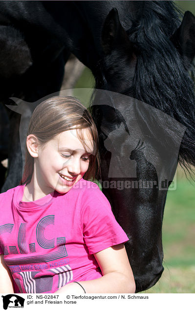girl and Friesian horse / NS-02847