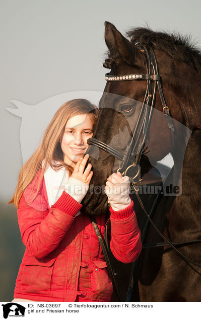 girl and Friesian horse / NS-03697
