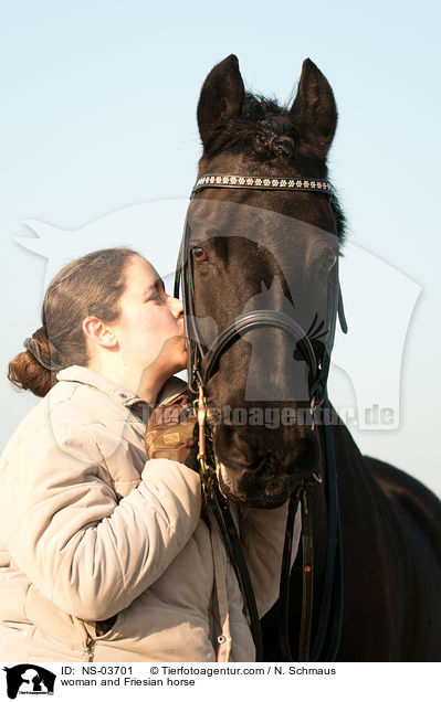 woman and Friesian horse / NS-03701