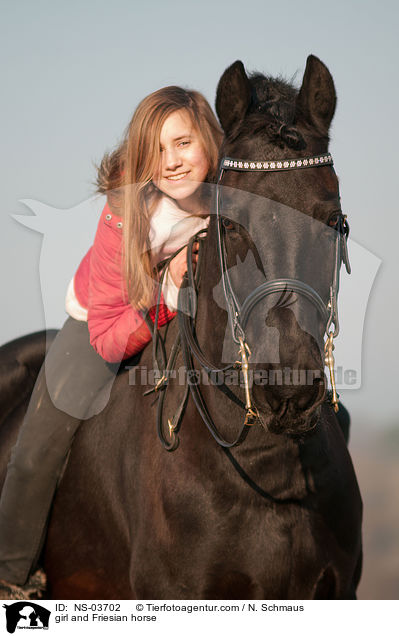 girl and Friesian horse / NS-03702