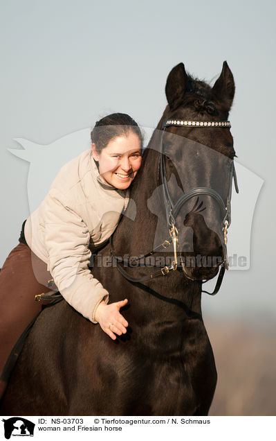 woman and Friesian horse / NS-03703