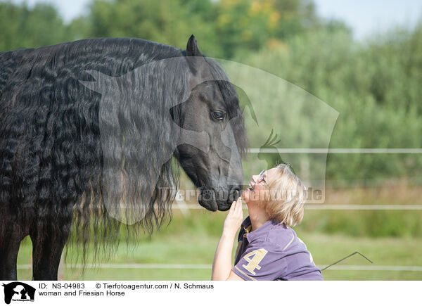 Frau und Friese / woman and Friesian Horse / NS-04983