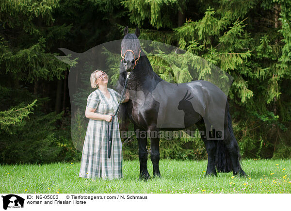 Frau und Friese / woman and Friesian Horse / NS-05003