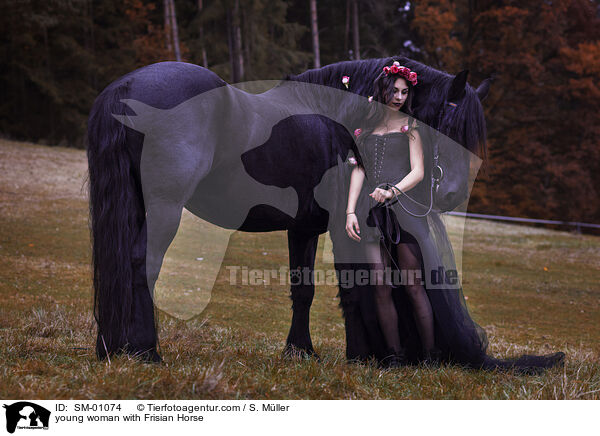 junge Frau mit Friesen / young woman with Frisian Horse / SM-01074