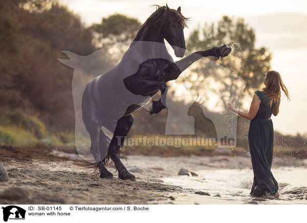 woman with horse / SB-01145