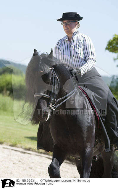 woman rides Friesian horse / NS-06531