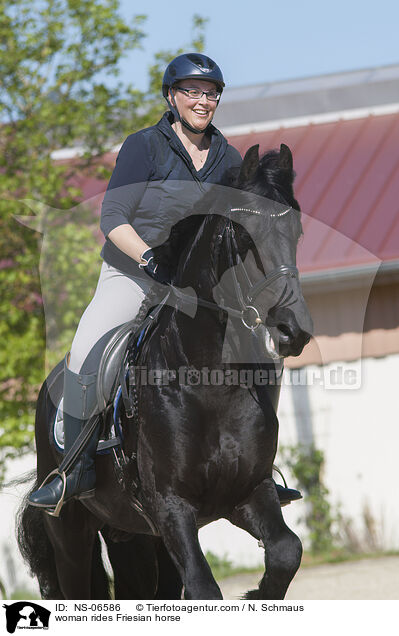 woman rides Friesian horse / NS-06586